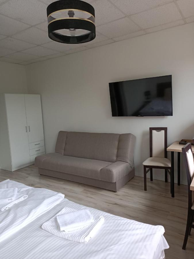 Zielone Wzgorze Hostel Валбжих Екстериор снимка